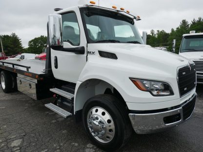 2025 International MV607 - 22ft Jerr-Dan Rollback - Image 2