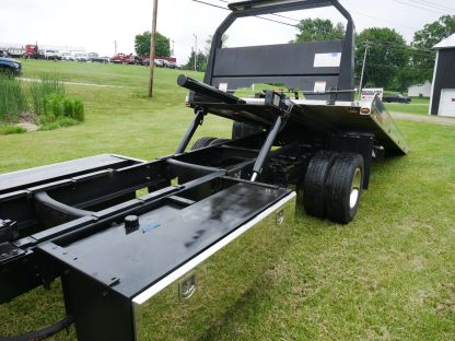 2017 Ford F650 - Aluminum Bed Rollback - Image 11