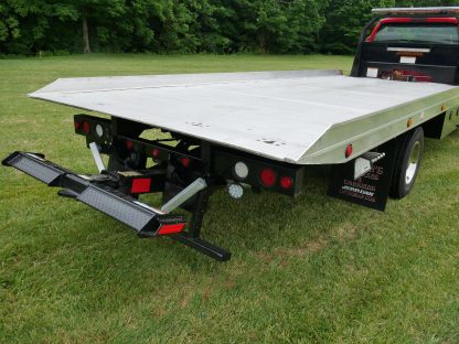 2017 Ford F650 - Aluminum Bed Rollback - Image 13