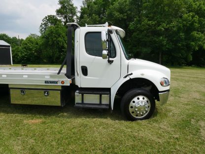 2018 Freightliner M2 106 - Aluminum Bed Rollback - Image 15