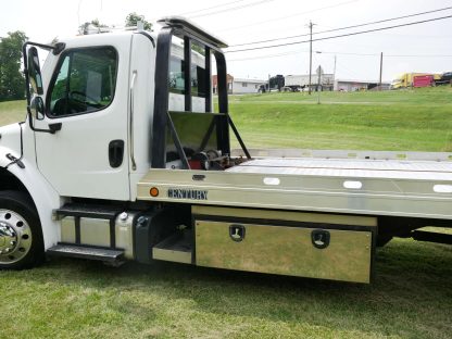 2018 Freightliner M2 106 - Aluminum Bed Rollback - Image 9