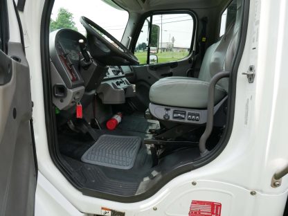 2018 Freightliner M2 106 - Aluminum Bed Rollback - Image 19