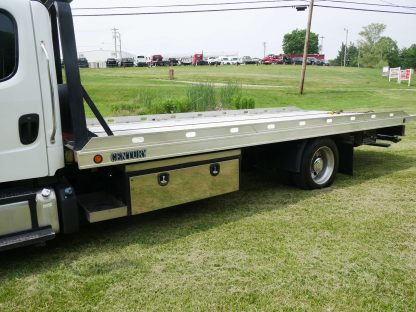 2018 Freightliner M2 106 - Aluminum Bed Rollback - Image 17