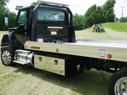 2025 International MV607 - Jerr-Dan Rollback - Image 9