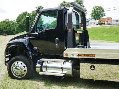 2025 International MV607 - Jerr-Dan Rollback - Image 2