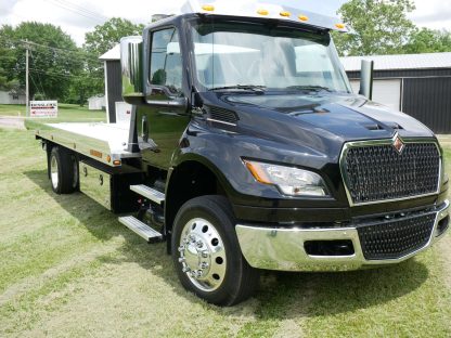 2025 International MV607 - Jerr-Dan Rollback - Image 3
