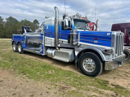 2021 Peterbilt 389 - Century 5130 Wrecker - Image 2